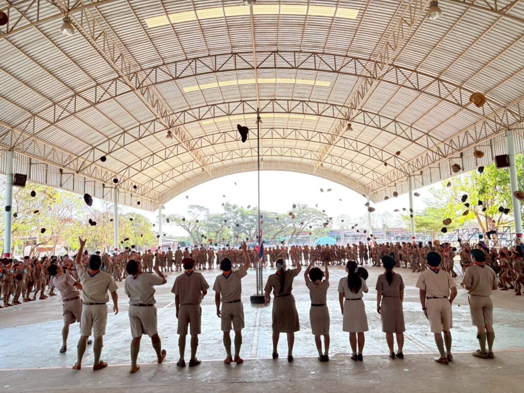 อาจเป็นรูปภาพของ หนึ่งคนขึ้นไป และ ฝูงชน