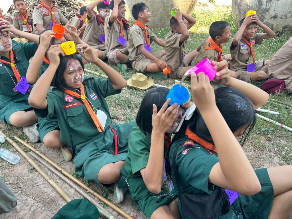 อาจเป็นรูปภาพของ ข้อความ