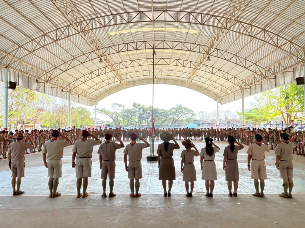 อาจเป็นรูปภาพของ หนึ่งคนขึ้นไป