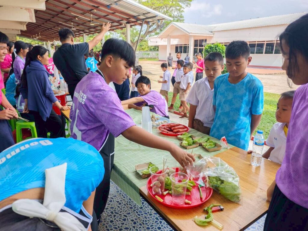 อาจเป็นรูปภาพของ หนึ่งคนขึ้นไป
